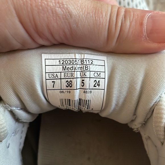 Brooks light gray Ghost 12 women’s running shoes - Picture 6 of 12